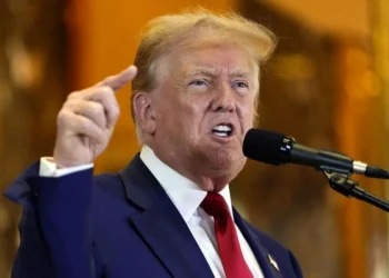Trump Threatens Military Action Against Oman Over Strait of Hormuz; Confirms Direct Channel with IRGC