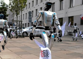 Warsaw After 70 Years: From Democratic Revolution to Robotic Protest